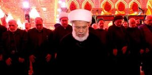 عکس/ حضور سردار قاآنی در صف نخست نماز حرم امام حسین(ع)