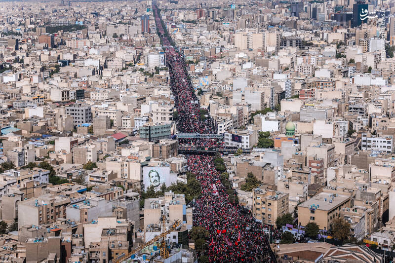 گزارش المانیتور از لحظه تاریخی ایران: سیل جمعیت در تشییع آیتالله خامنهای «تابآوری» را به «اهرم فشار» تبدیل کرد