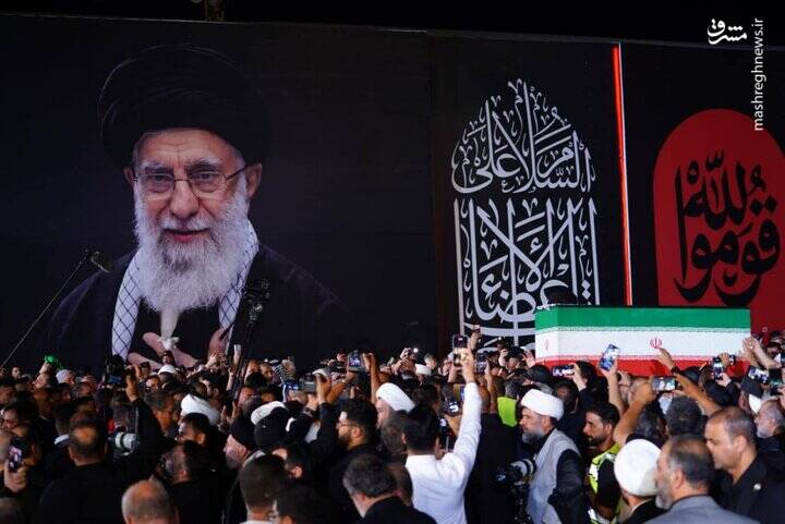 حضور میلیونی مردم عراق در مراسم تشییع پیکر آقای شهید ایران/ اقامه نماز بر پیکر مطهر رهبر شهید امت و خانواده ایشان در حرم مطهر حضرت علی(ع) + عکس و فیلم
