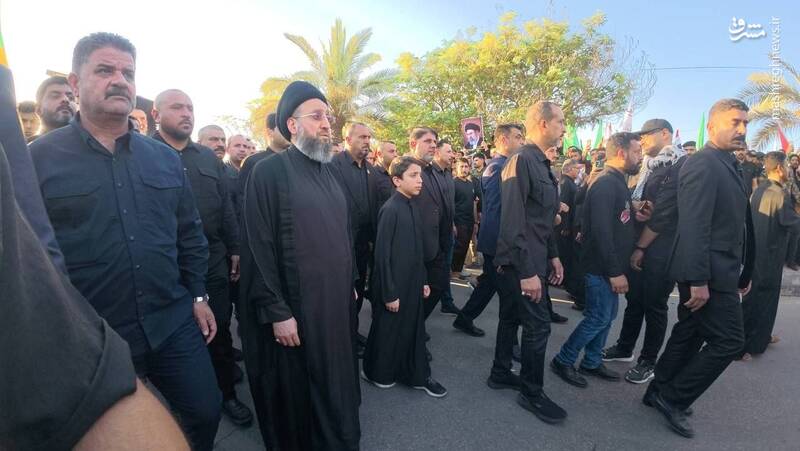 وداع تاریخی در نجف؛ سیل خروشان جمعیت در تشییع قائد شهید امت/ تشییع باشکوه رهبر شهید ایران در شهرهای عراق+ عکس و فیلم