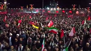 این همه لشکر آمده به عشق رهبر آمده...