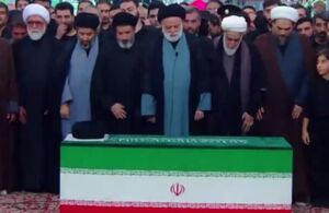 اقامه نماز بر پیکر قائد شهید توسط پسر ارشدشان در حرم رضوی