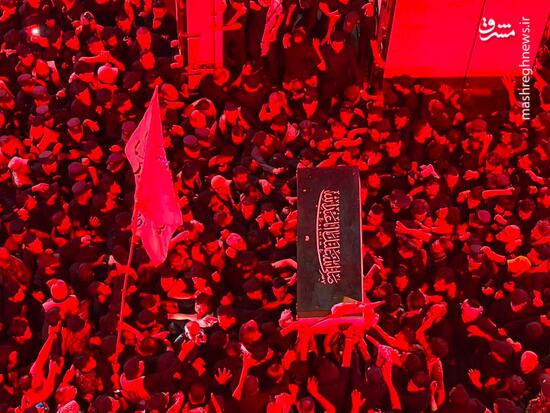 تصویری از پیکر مطهر رهبر شهید انقلاب در حرم مطهر سیدالشهدا