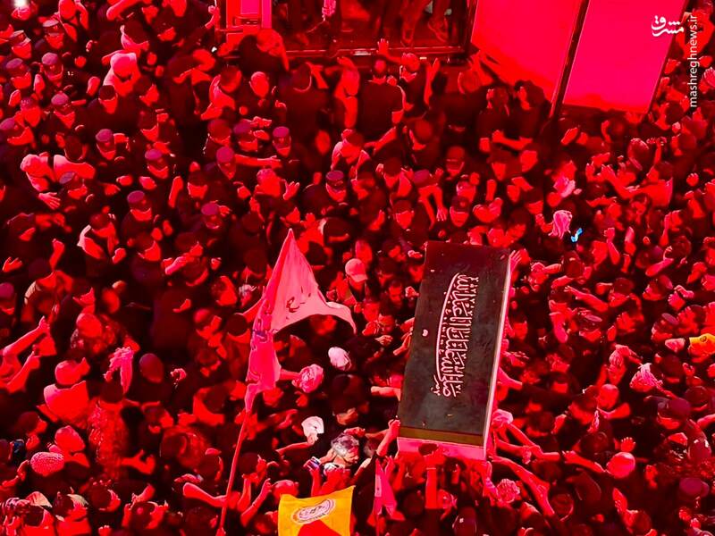 ورود پیکر مطهر رهبر شهید انقلاب در حرم مطهر سیدالشهدا