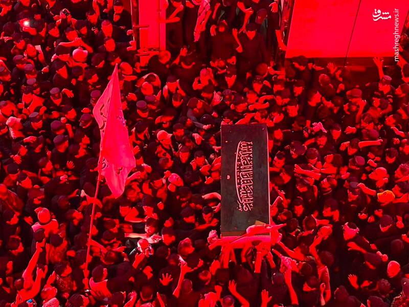 ورود پیکر مطهر رهبر شهید انقلاب در حرم مطهر سیدالشهدا