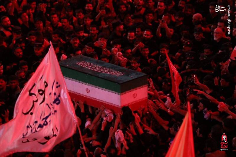  پیکر مطهر رهبر شهید انقلاب در حرم مطهر سیدالشهدا