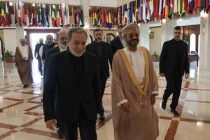 عکس/ دیدار عراقچی با همتای عمانی در مسقط