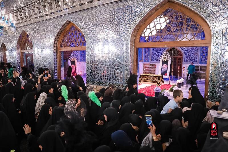 عکس/ خیل مردم عزادار بر سر مزار شهید ایران