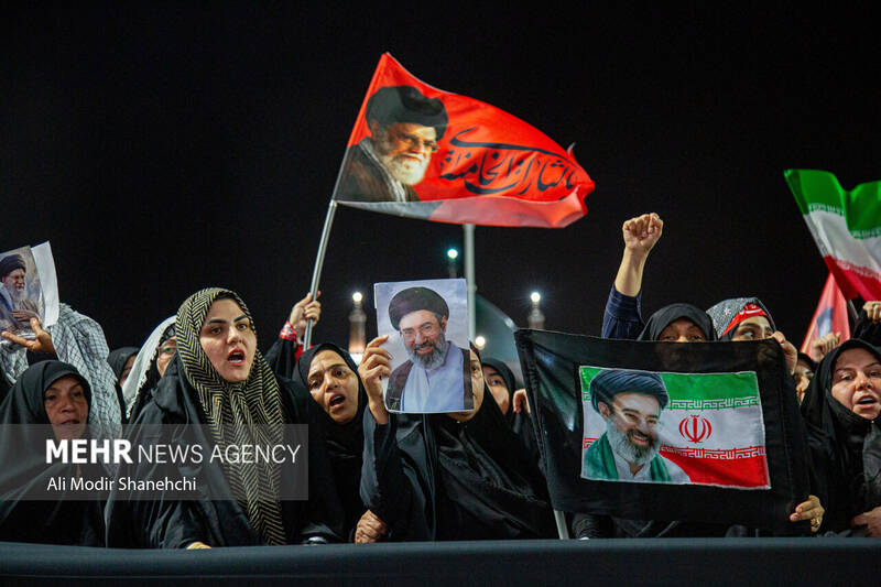 فیلم/ رجزخوانی میثم مطیعی در بزرگداشت رهبر شهید انقلاب در حرم رضوی