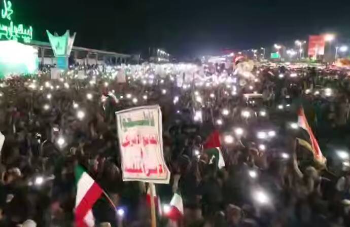 فیلم/ تظاهرات گسترده شبانه یمنیها در محکومیت حملات سعودی