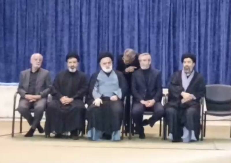 فیلم/ حضور فرزندان رهبر شهید انقلاب در مصلی تهران