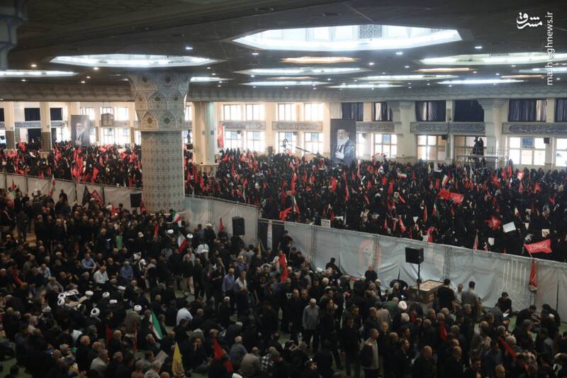 برگزاری مراسم بزرگداشت آقای شهید ایران در مصلی تهران/ حضور فرزندان رهبر شهید انقلاب، سران قوا و اقشار مختلف با پرچمها و پلاکاردهای مقاومت/ آیتالله سید مصطفی خامنهای: صبر منافاتی با انتقام و برخورد با اشرار ندارد+ عکس و فیلم