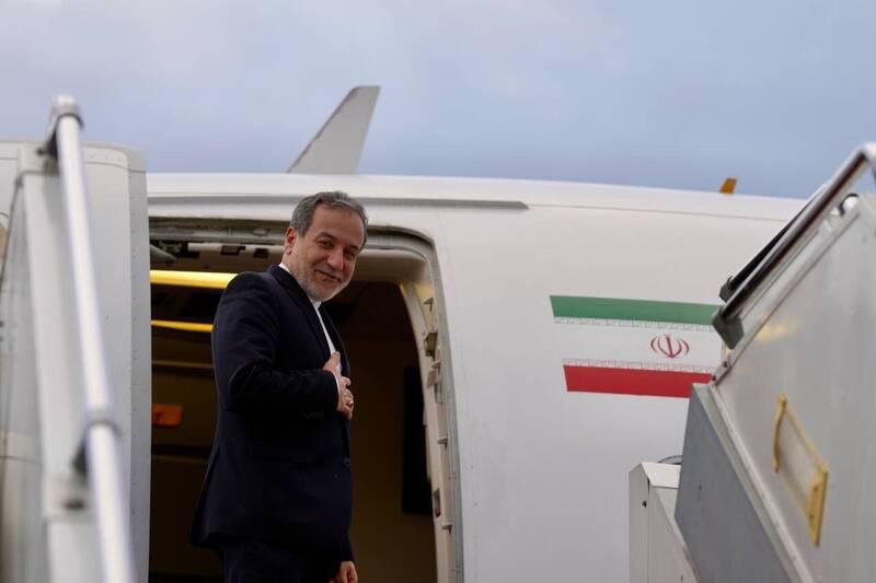 بازگشت وزیر امور خارجه از قطر