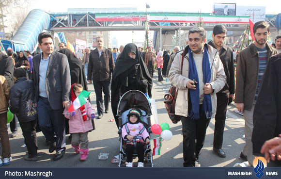 عکس/خانواده احمدی‌نژاد در راهپیمایی