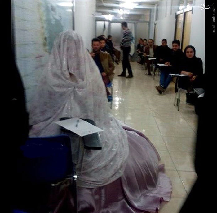 عکس/ حضور در جلسه امتحان با لباس عروس