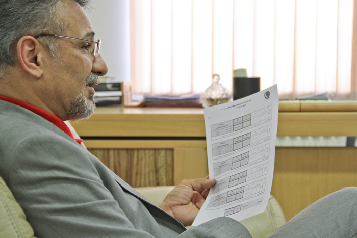 وزیر سابق اقتصاد 100 بدهکار بزرگ بانکی را می شناخت / بانک ها ما را قبول ندارند و به ما پرونده ها نمی دهند / 2 سال است هیچ بانکی به ما پرونده نمیدهد /به نظرم آمار مطالبات معوق کماکان روبه افزایش خواهد بود و بعید نیست که در این بخش حتی با بحران نیز مواجه می شویم.