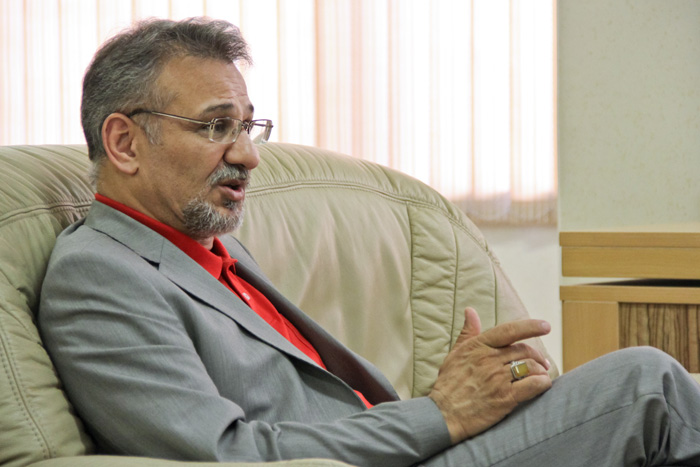 وزیر سابق اقتصاد 100 بدهکار بزرگ بانکی را می شناخت / بانک ها ما را قبول ندارند و به ما پرونده ها نمی دهند / 2 سال است هیچ بانکی به ما پرونده نمیدهد /به نظرم آمار مطالبات معوق کماکان روبه افزایش خواهد بود و بعید نیست که در این بخش حتی با بحران نیز مواجه می شویم.