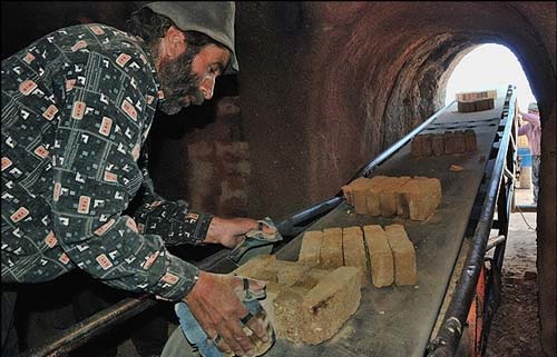 فعلا کسی حق گران کردن ندارد / تعیین قیمت های جدید مصالح ساختمانی تا سه هفته دیگر / قرار نیست مصالح ساختمانی خیلی گران شود