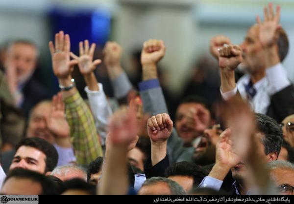 سرمایه‌گذاری دشمنان روی جنگ‌های داخلی منطقه است/ جنگ شیعه و سنی آرزوی دشمنان است/ ملت و مسئولان باید کاملاً هوشیار و مراقب باشند/ دستگاه ظلم جهانی عوامل ترور 17 هزار ایرانی را مورد حمایت قرار داده است