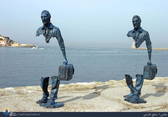 عکس/ دو مجسمه عجیب در مارسی