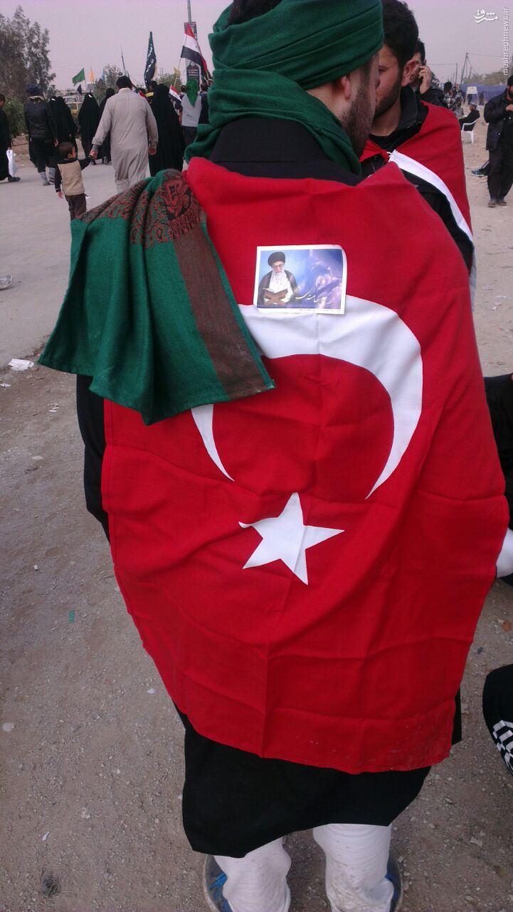 عکس/ ارادت زائران ترکیه ای به رهبر انقلاب