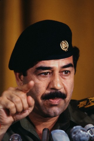 چطور پدر زن صدام به او در حکومت جهت می‌داد؟/ صدام حسین در تثبیت حکومتش به چه کسانی متکی بود؟/یک سرباز عادی و بی‌سواد گارد صدام اختیاراتش از یک وزیر بیشتر بود/سریال سربه‌نیست‌کردن مخالفان «کله‌گنده» صدام