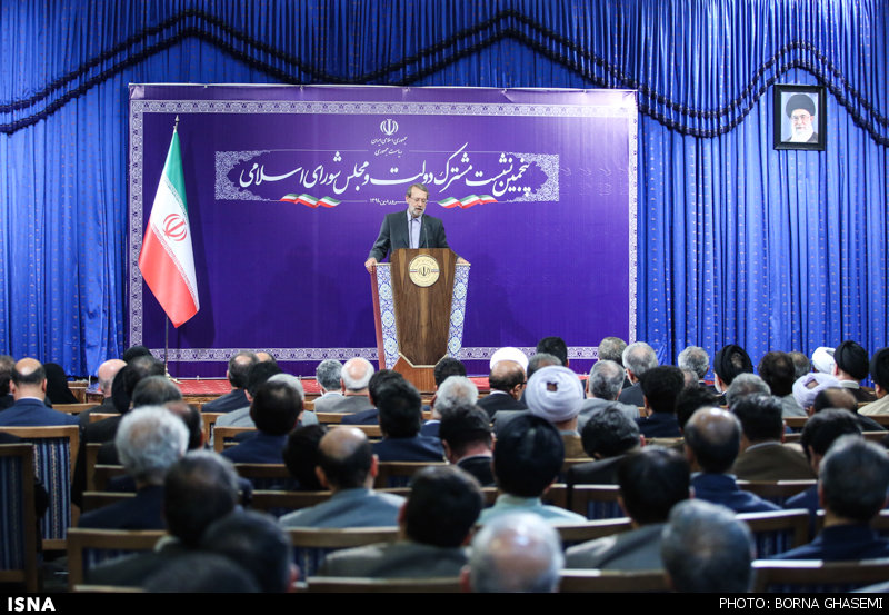 روحانی: ملت و دولت ایران تسلیم شدنی نیست/ لاریجانی: مذاکره‌کنندگان خطوط قرمز را مدنظر دارند/ حدادعادل: دلواپس خدعه دشمن هستیم