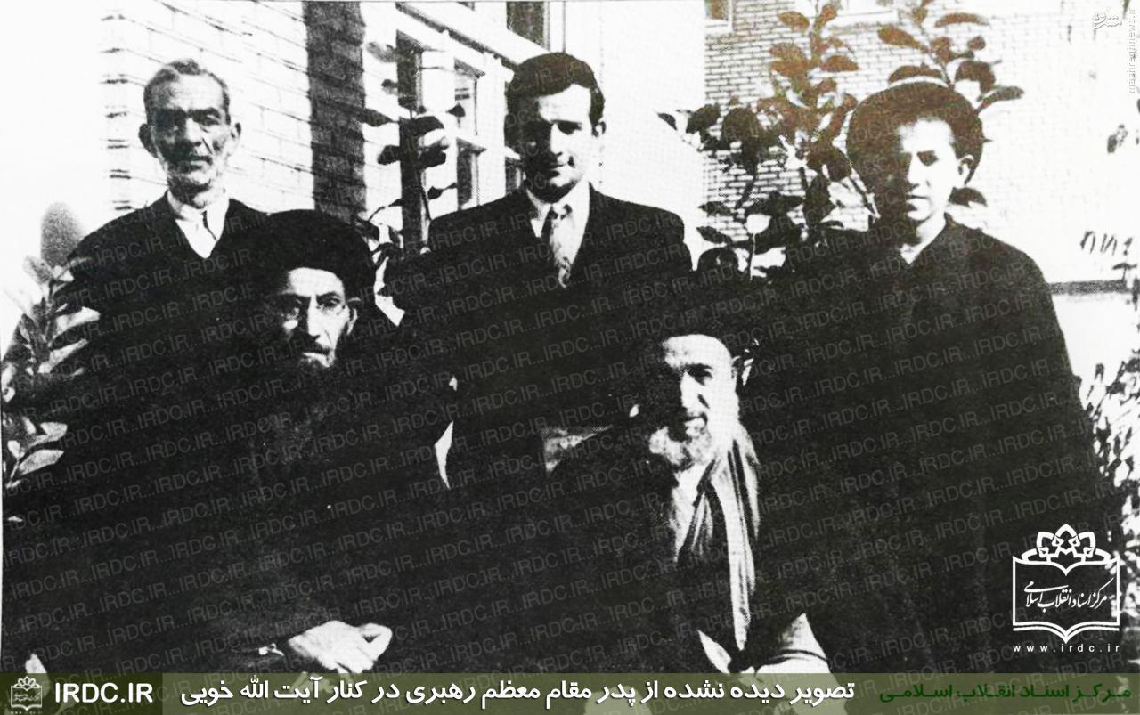 عکس/ پدر رهبر انقلاب در کنار آیت الله خوئی