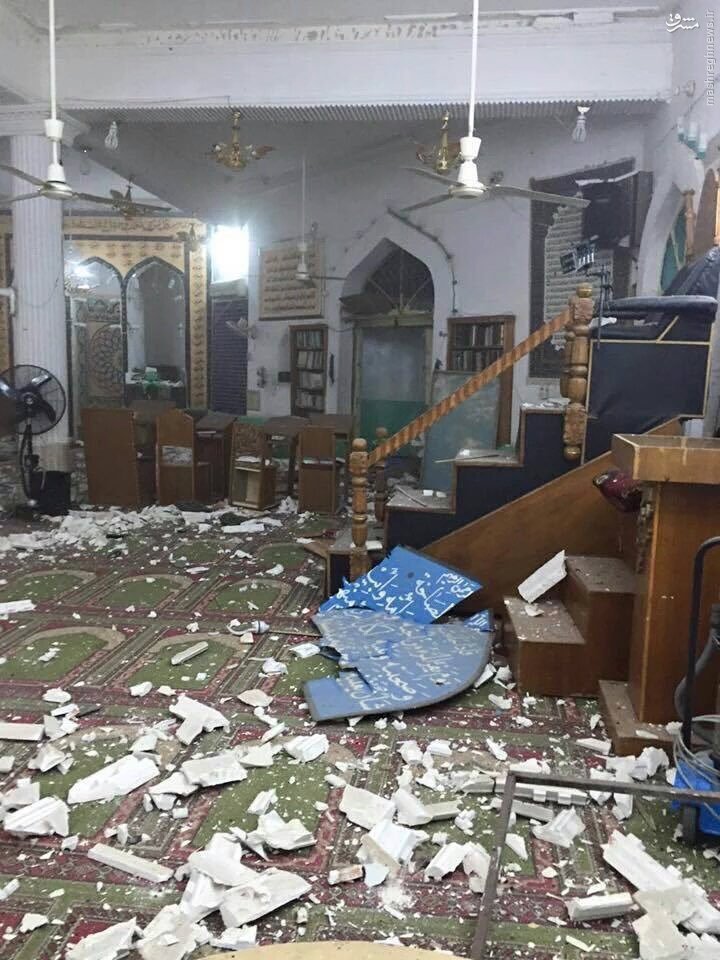 نماز جماعت در محل وقوع حمله انتحاری+تصاویر