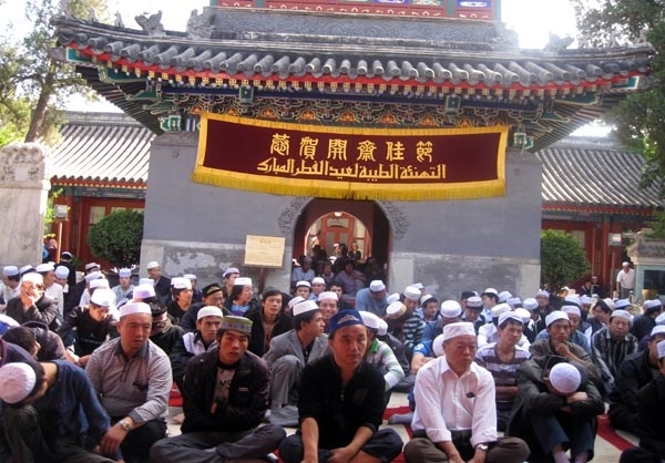 وجود 10 قومیت مسلمان در چین/ذکر «علی‌ ولی‌الله» بر سردر مسجد چینی+عکس