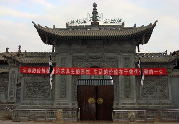 وجود 10 قومیت مسلمان در چین/ذکر «علی‌ ولی‌الله» بر سردر مسجد چینی+عکس