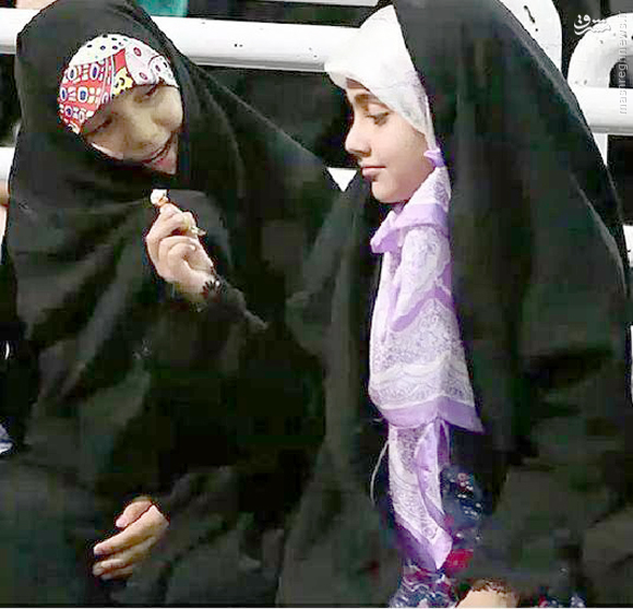 عکس/دختران دو شهید در بیت رهبری