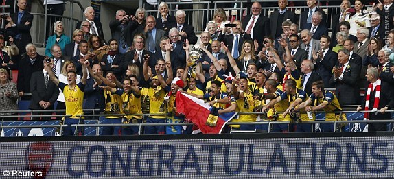 تصاویر/ جشن قهرمانی آرسنال در FA Cup