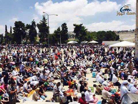 نماز جماعت 25 هزار فلسطینی در صحن مسجدالاقصی+تصاویر