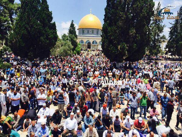 نماز جماعت 25 هزار فلسطینی در صحن مسجدالاقصی+تصاویر