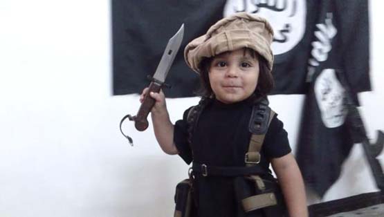 کودک داعشی دومین روش اعدام را آموخت+تصاویر
