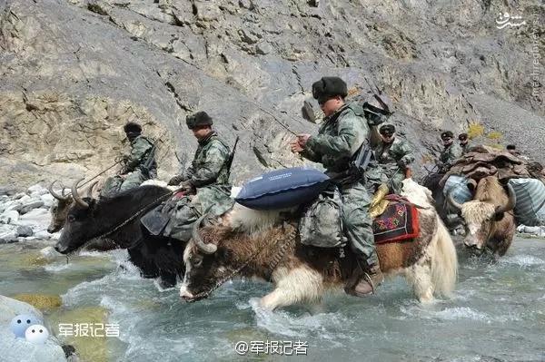 عکس/ وسیله حمل و نقل عجیب ارتش چین