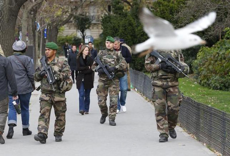 عکس/ سربازان فاماس به دست در پاریس