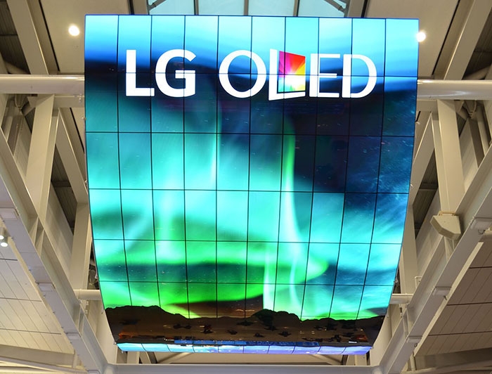 ال‌جی بزرگترین نمایشگر OLED جهان را در فرودگاه اینچئون نصب کرد