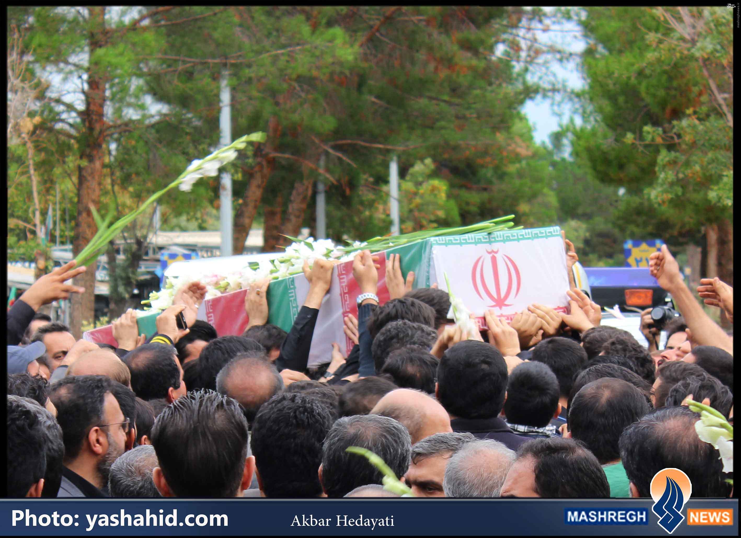 تصاویر/ تشییع شهیدِ «عملیات محرم» در بهشت زهرای تهران تصاویر/ تشییع شهیدِ «عملیات محرم» در بهشت زهرای تهران