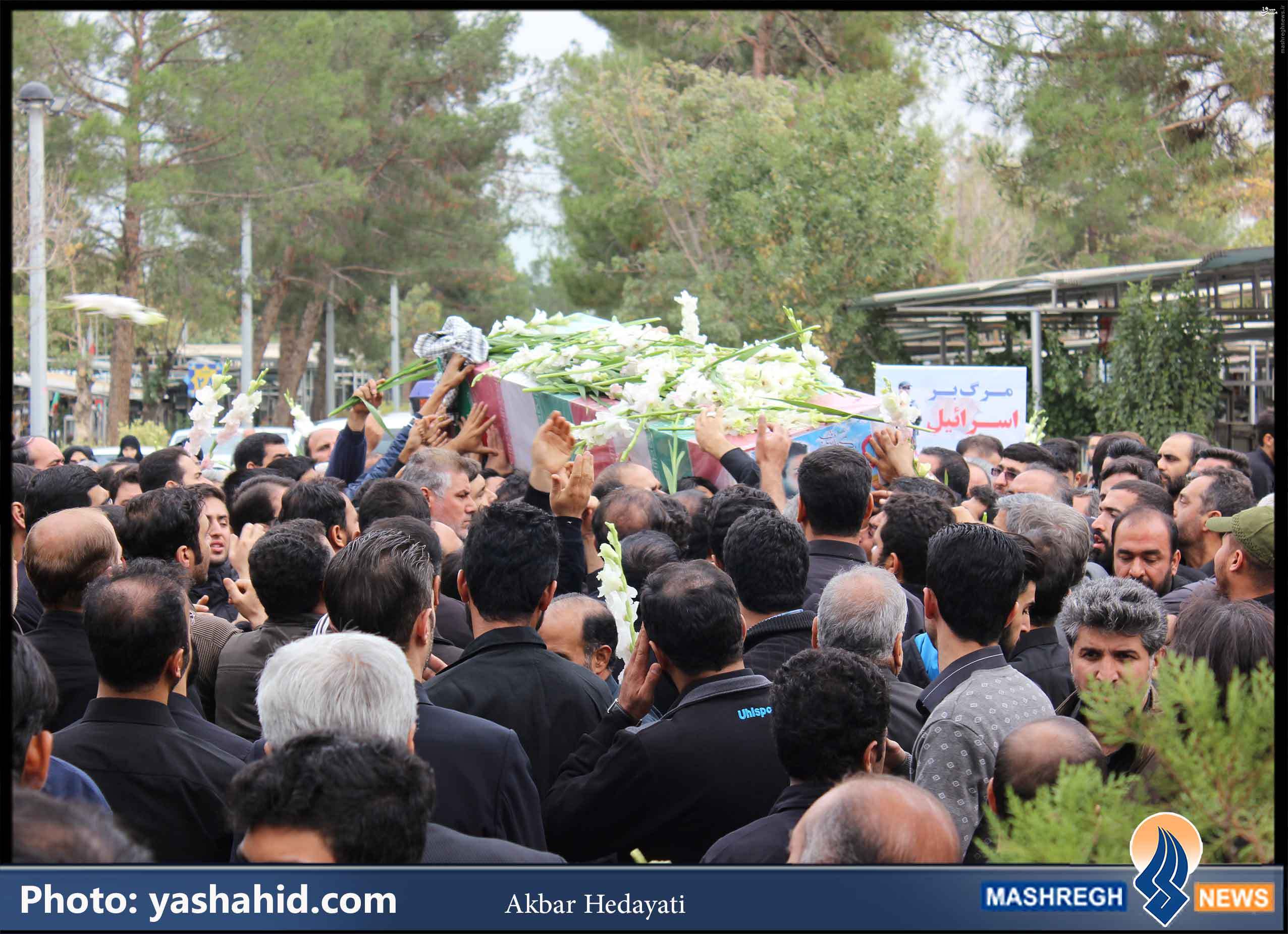 تصاویر/ تشییع شهیدِ «عملیات محرم» در بهشت زهرای تهران تصاویر/ تشییع شهیدِ «عملیات محرم» در بهشت زهرای تهران