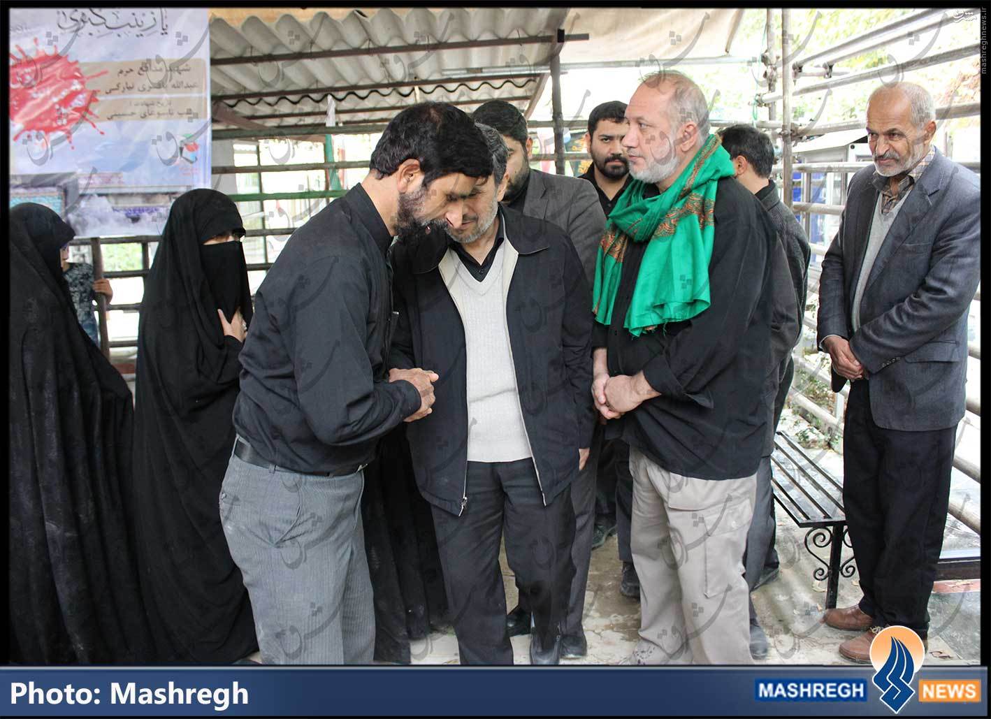تصاویر/ حضور «احمدی نژاد» بر مزار محافظش