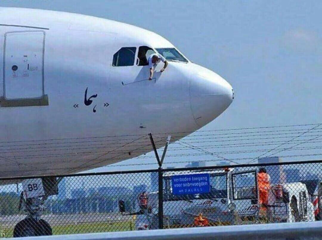 عکس/ سلفی خطرناک و جالب یک خلبان