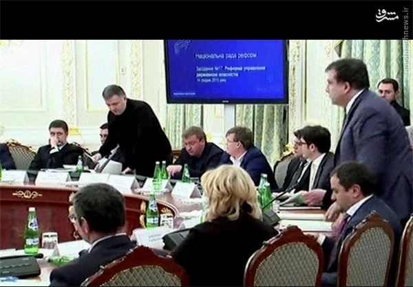 فیلم/ درگیری وزیر کشور اوکراین با رئیس‌جمهور سابق گرجستان