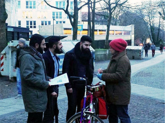 دو نامه منتشر شده در واکنش به حملات فرانسه بود/ هرکسی جای رهبر ایران بود به جای جوانان سراغ روشنفکران می رفت/