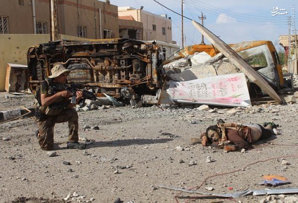 پایان پاکسازی کامل شهر هیت عراق+عکس