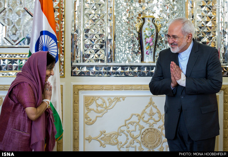 عکس/ سلام هندی ظریف به وزیر خارجه هند