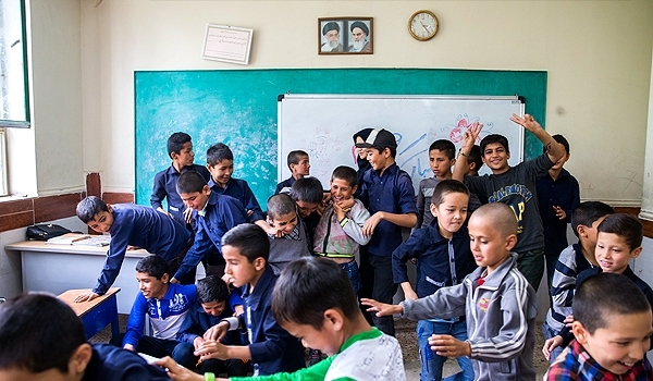 مدرسه‌ای پر از لبخند کودکان مهاجر +عکس
