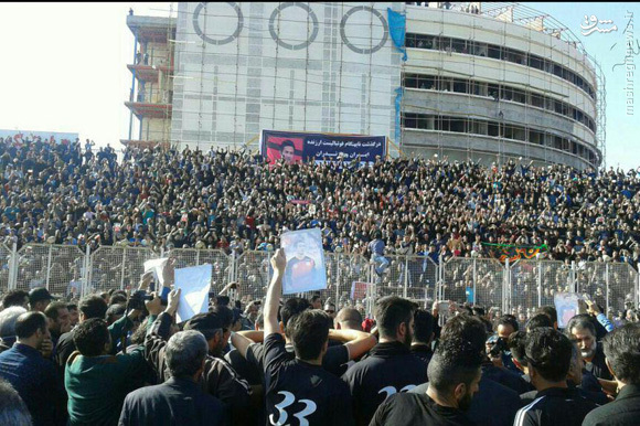 مراسم تشییع پیکر مرحوم اولادی/ حضور پر تعداد مردم در آخرین دور افتخار مهرداد مراسم تشییع پیکر مرحوم اولادی/ حضور پر تعداد مردم در آخرین دور افتخار مهرداد