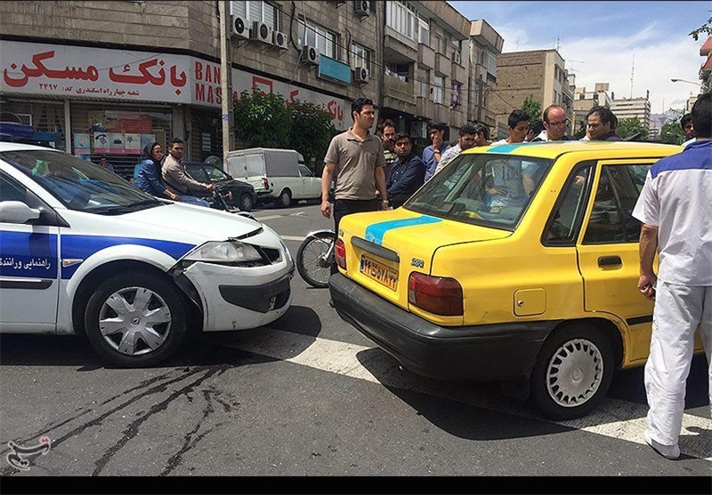 تصادف تاکسی با خودروی پلیس راهنمایی و رانندگی +تصاویر